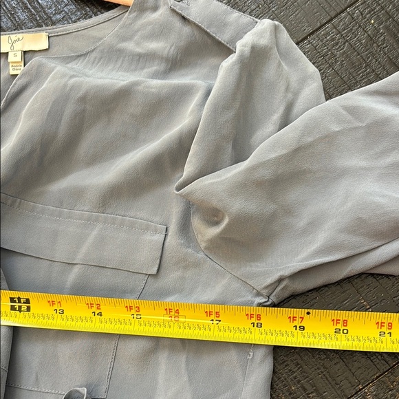 Joie 100% Silk Blouse in Dusty Blue V-neck with pockets size Small - Picture 9 of 11